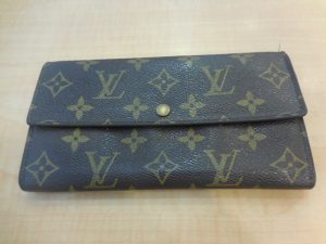 200926古くなったルイヴィトンの財布も、大吉大橋店へ。