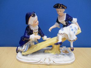 ドマンの陶器人形