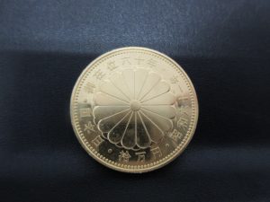 天皇陛下御在位60年記念 10万円金貨の買取は大吉ブルメール舞多聞店にご相談ください!