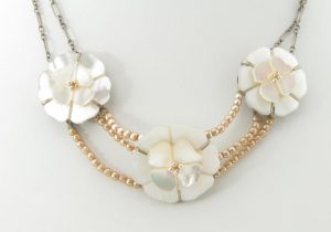 シャネル カメリア ネックレス