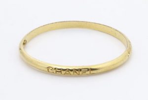 ブログ　シャネル　バングル　金