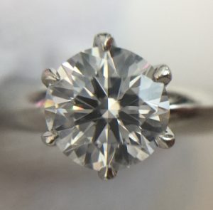 ダイヤモンド売るなら城南区にある買取専門店大吉七隈四ツ角店へお越し下さいませ。