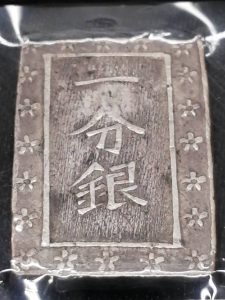 i-img900x1200-1600607174zy57bd402212