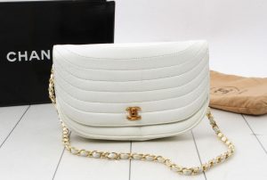 シャネル　ハーフムーン　チェーンショルダー