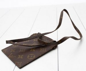 ヴィトン　ショルダーポーチ1