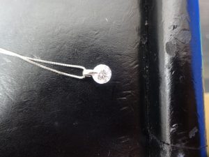 買取専門店大吉JR八尾店にダイヤモンドのネックレスお売り下さい。ダイヤモンの指輪ももちろん!JR八尾駅約1分と便利です。