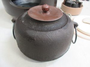 鉄瓶・茶釜・風炉など茶道具も買い取ります！大吉ブルメール舞多聞店です！