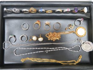 本日は貴金属を沢山お売り頂きました。