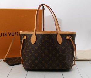 ヴィトン M41245ネヴァーフル