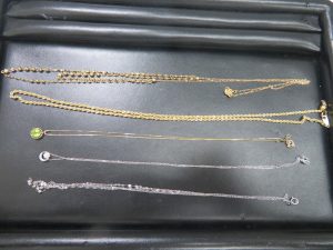 本日も貴金属のネックレスを沢山お売り頂きました。