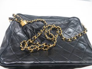 シャネルタッセルチェーンショルダーバックをお買取りさせて頂きました。