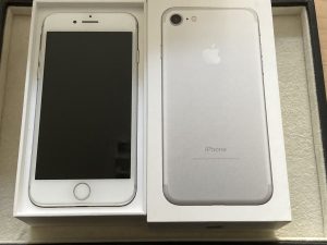 APPLE スマートフォン iPhone7 32GB AU