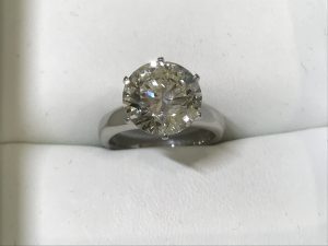 5カラットのダイヤモンドをお買取りしました大吉国立店です!!
