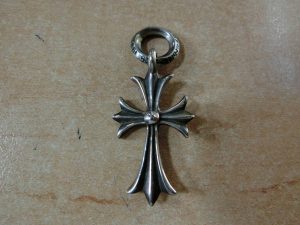 CHROME HEARTS・クロムハーツ・タイニークロスチャーム・ silver925