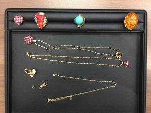 貴金属 色石尽き