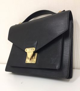 EFA26C20-5D1D-426E-B76B-68E64F6A468C