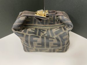 今回はFENDIのミニバッグをお買取させて頂きました！大吉橋本高野口店です！