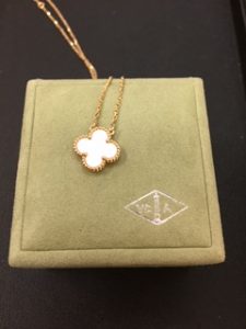 豊田駅でアルハンブラのネックレスを売るなら『買取専門店大吉 イオンモール多摩平の森店』へ!!