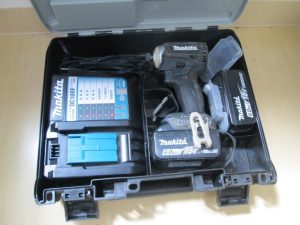 マキタ 充電式インパクトドライバ TD171DRGX 中古