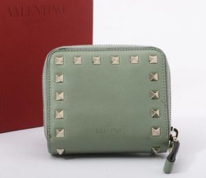 ヴァレンチノ スタッズ付き財布