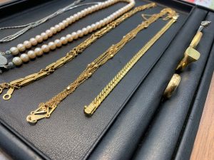 特にお客様ご自身の物ではない貴金属かわからないアクセの整理や鑑定は、姶良市・買取専門店大吉タイヨー西加治木店にお任せ下さい!