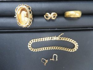 本日は貴金属をお買取りさせて頂きました。