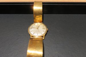 壊れていてもしっかりオメガの時計お買取です。