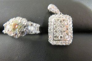 ダイヤモンドのリングにダイヤモンドのトップのお買取にちょっぴり興奮です。 