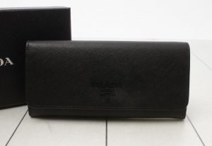 プラダ　長財布