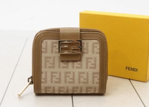 フェンディ 8M0070 ズッカ ラウンドファスナー財布