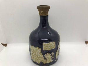 大吉国立店でサントリーのウイスキー有田焼ボトルをお買取りしました!!