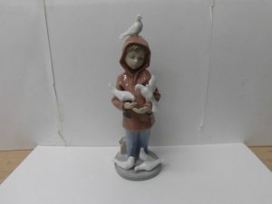 リヤドロを買取専門店大吉JR八尾店でお買取します。飾らずにクローゼットに眠っていませんか。