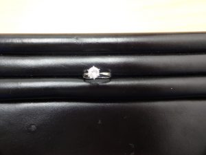 ダイヤモンドの指輪を売るなら買取専門店大吉JR八尾店。デザインが古いダイヤモンドでも買取専門大吉八尾店でお買取。