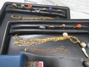 貴金属アクセサリー 遺品整理 大吉尼崎店にお任せ下さい。