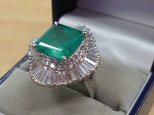 エメラルドの指輪のお買取りを致しました。買専門大吉ゆめタウン中津店(大分県)です。