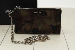 プラダ チェーンウォレット