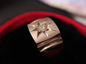 香川県宇多津でダイヤリング(指輪 メンズ)ジュエリーを 高く売るなら 買取専門店大吉イオンタウン宇多津店へ