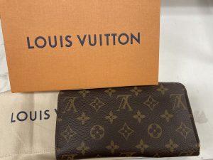 LV モノグラムジッパーウォレット
