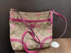 COACHコーチ　シグネチャー柄