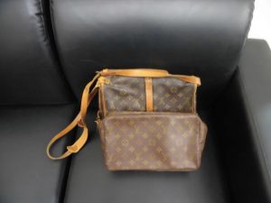 八尾でヴィトンを売るなら買取専門店大吉JR八尾店。古くても破れていてもヴィトンなどのブランドバッグをお持ち下さい。