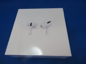 本日はAirPodsをお買取りをさせて頂きました。