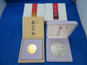本日は純金・純銀のメダルをお買取りさせて頂きました。
