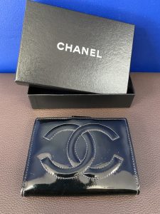 CHANEL シャネル エナメル二つ折り財布