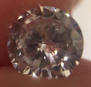 ルースだけだと買取をお断りされた、と言われる場合でも ご安心ください! 当店ではルースだけのお買取大歓迎です(*´▽`*) 査定は無料ですので 是非一度お越しください♪