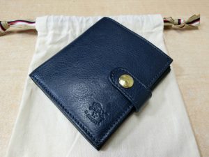 IL BISONTE・イルビゾンテ・伊製・レザー二つ折り財布・ネイビー・中古美品