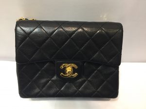 CHANEL ミニマトラッセ キャビアスキン