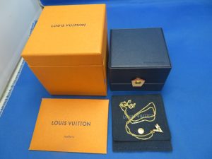 本日はルイヴィトンのネックレスをお買取りさせて頂きました。