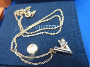 本日はルイヴィトンのネックレスをお買取りさせて頂きました。