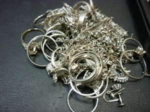 遺品整理 プラチナ 買取 王寺