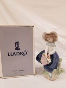 リヤドロの陶器のお人形さんも買取している、東大阪にある大吉じゃんぼ食鮮館花園店です!